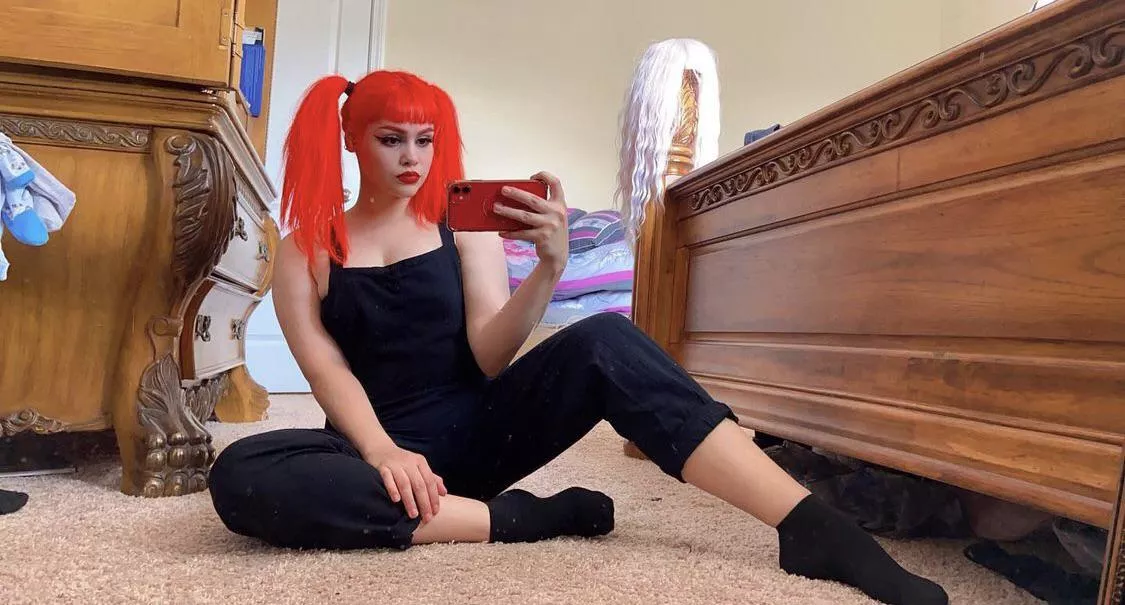 so bored 😭 but feeling cute ! posted by sleepyocean_