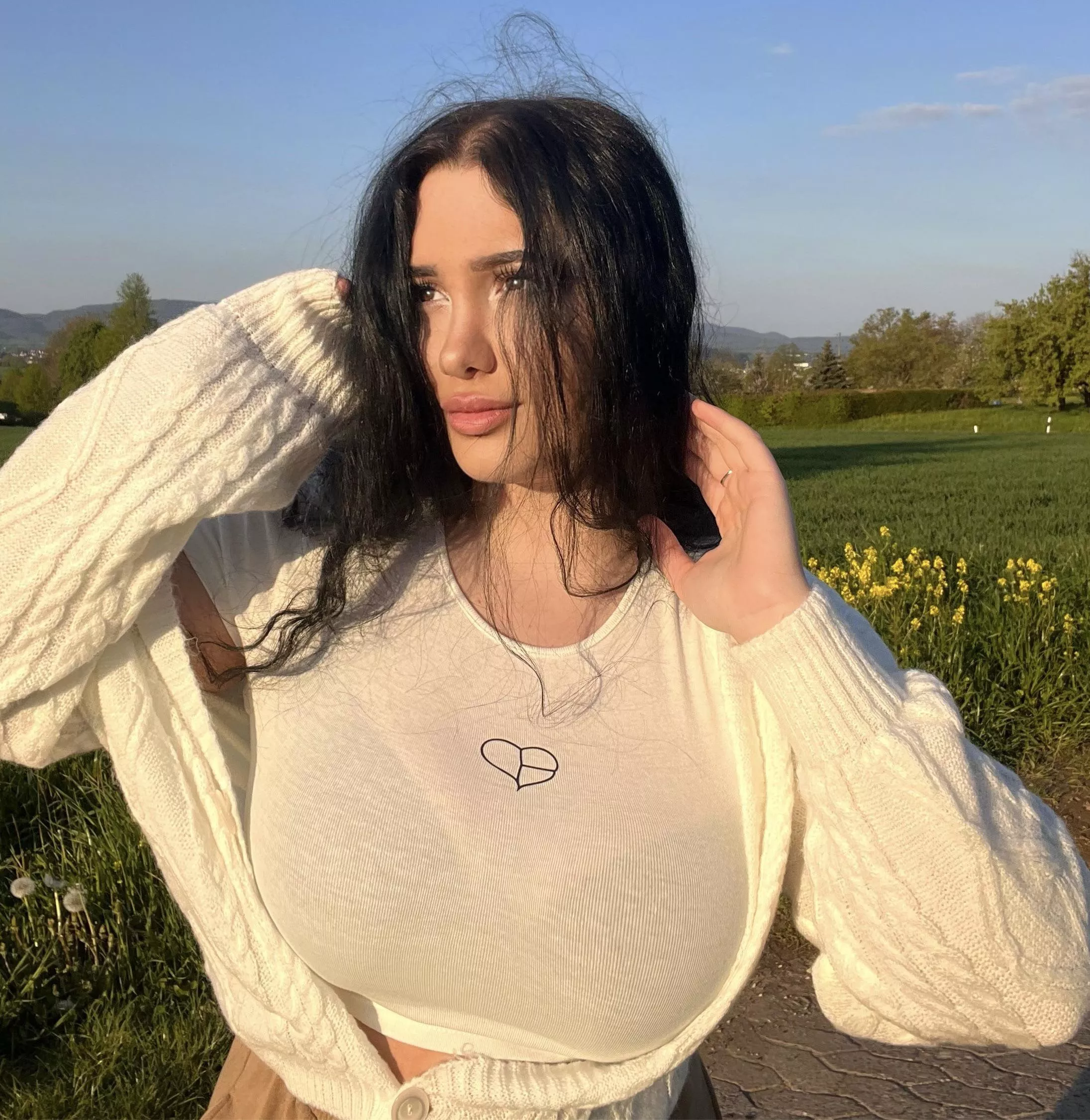 So busty knows there‘s no hiding them posted by meldeat