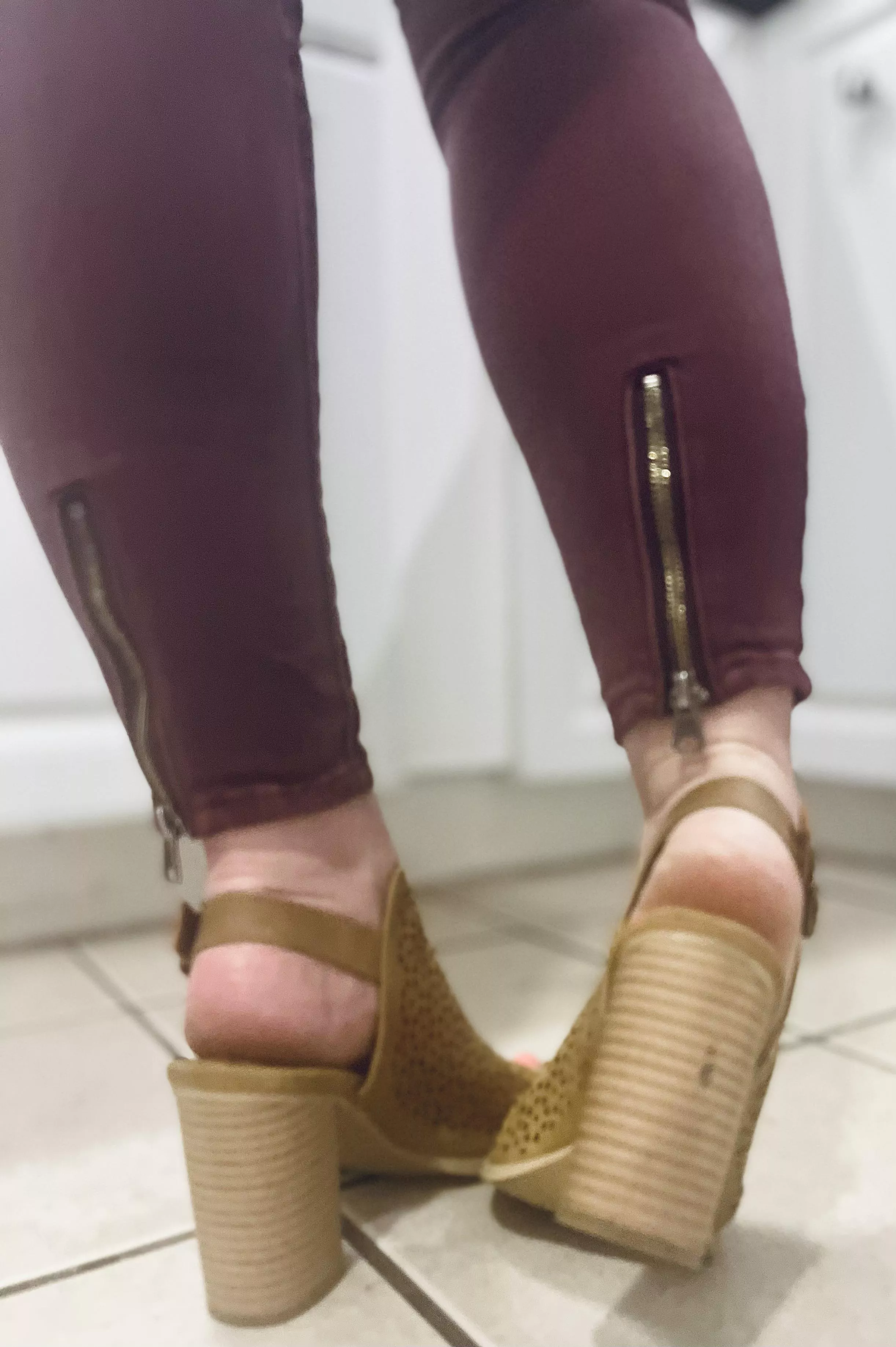 So glad we’re getting back into sandal weather 👏🏼👡 posted by MrsMillerz