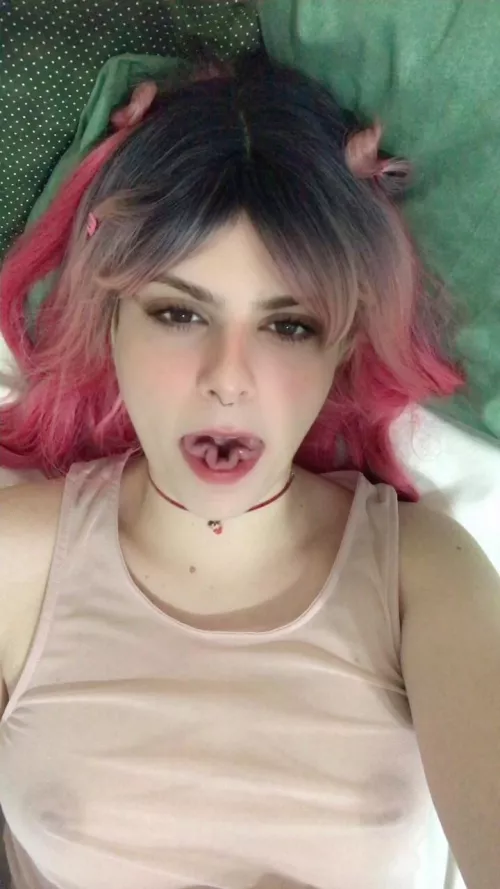 So here’s a new trick :3 is that cool? by ichigonomilkyy