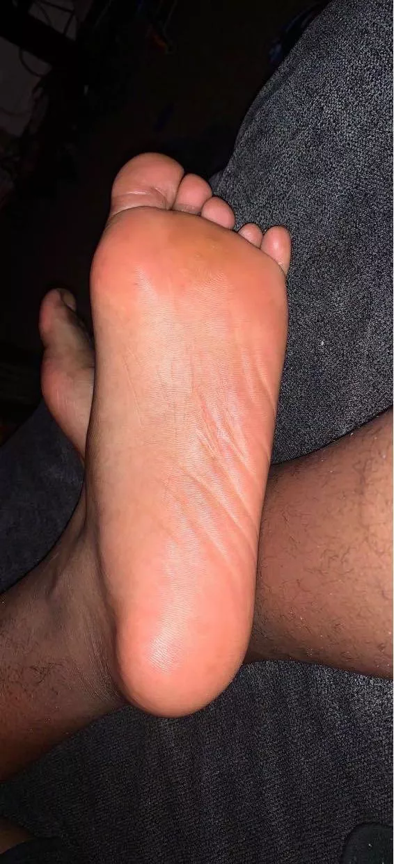 So horny for your feet 😘 posted by GoldenSoles1