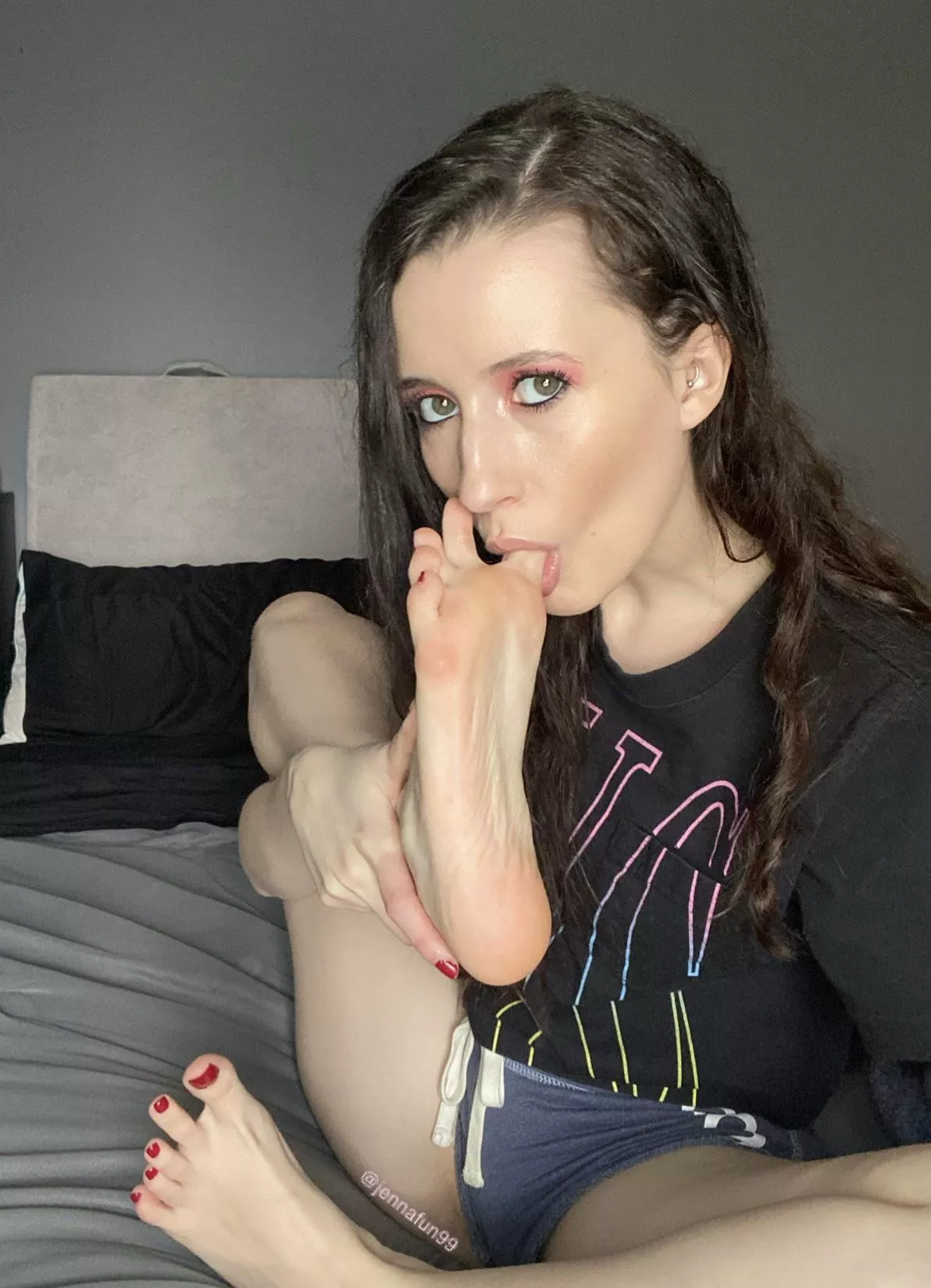 So hot while I gaze into your eyes posted by jennifeet99