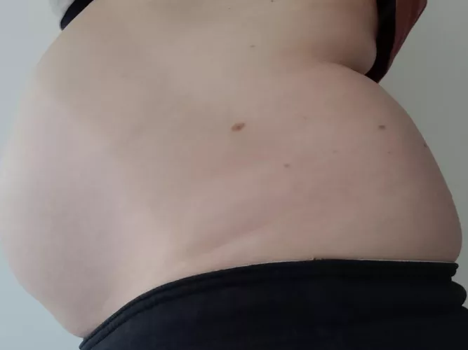 So hungry right now...not pregnant, just getting huge 😁 by Strangefetish2