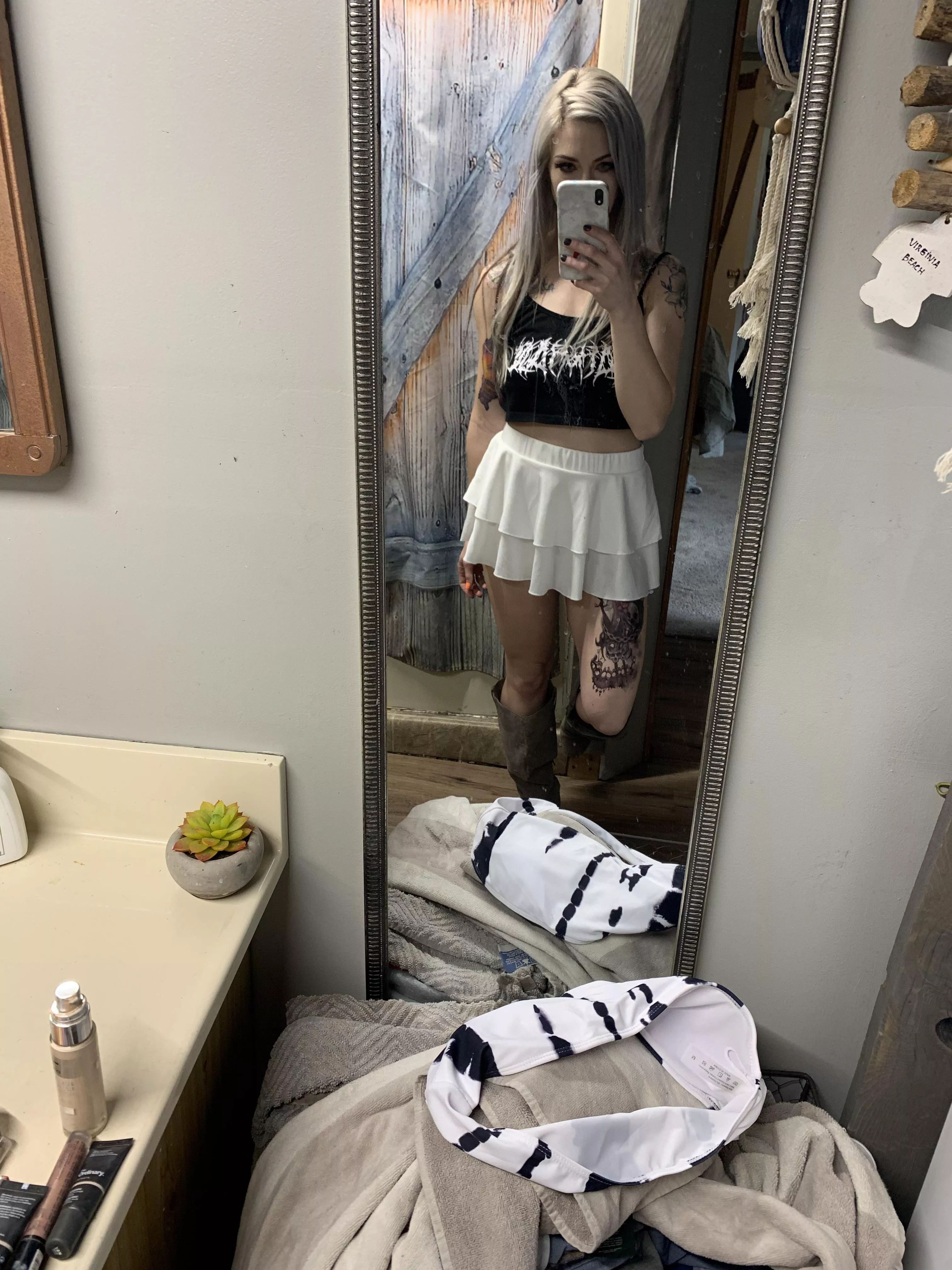 So I was thinking cute skirt for summer… but I think this is a little short for the public eye ❥ ah well, still cute. posted by Lunarlight1390