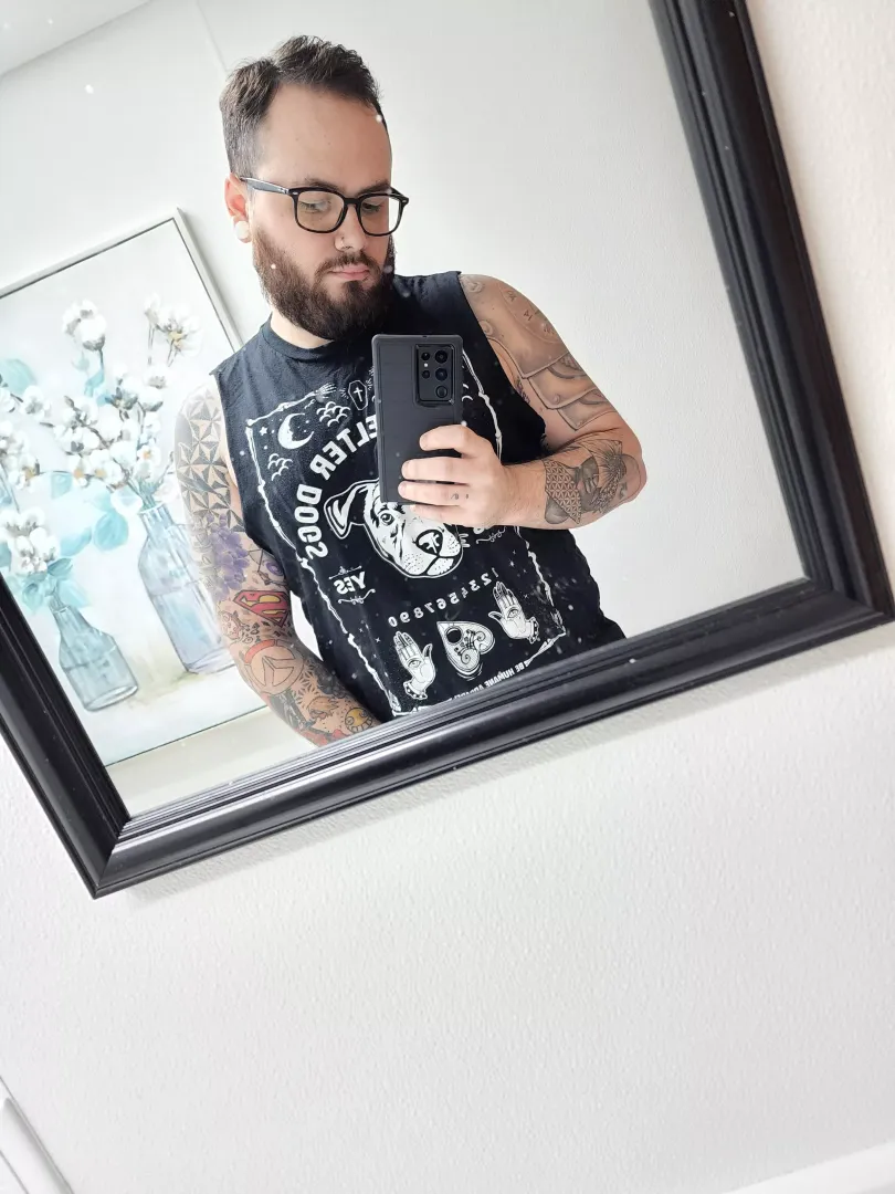 So many weiners, how about just normal fat guy selfie? by ChubbyMedic0914