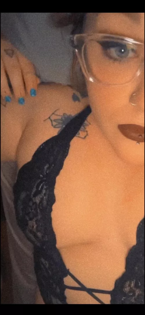 So much room in this bed.. come join? 🫦💋(F) by nauseasanxiety