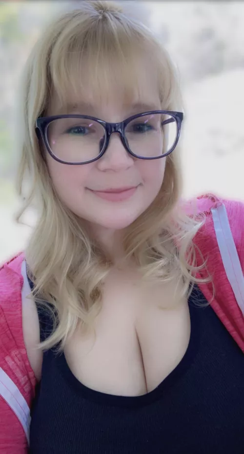 So sleepy today. Wish we could stay in bed 😘 by abigailashryver