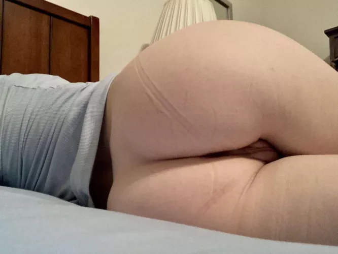 So the moon is out (f) 😛 by deepspacestrawberry