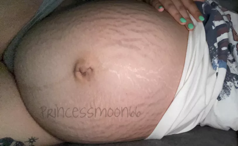 So tight and round 😋 by Milkymooon66