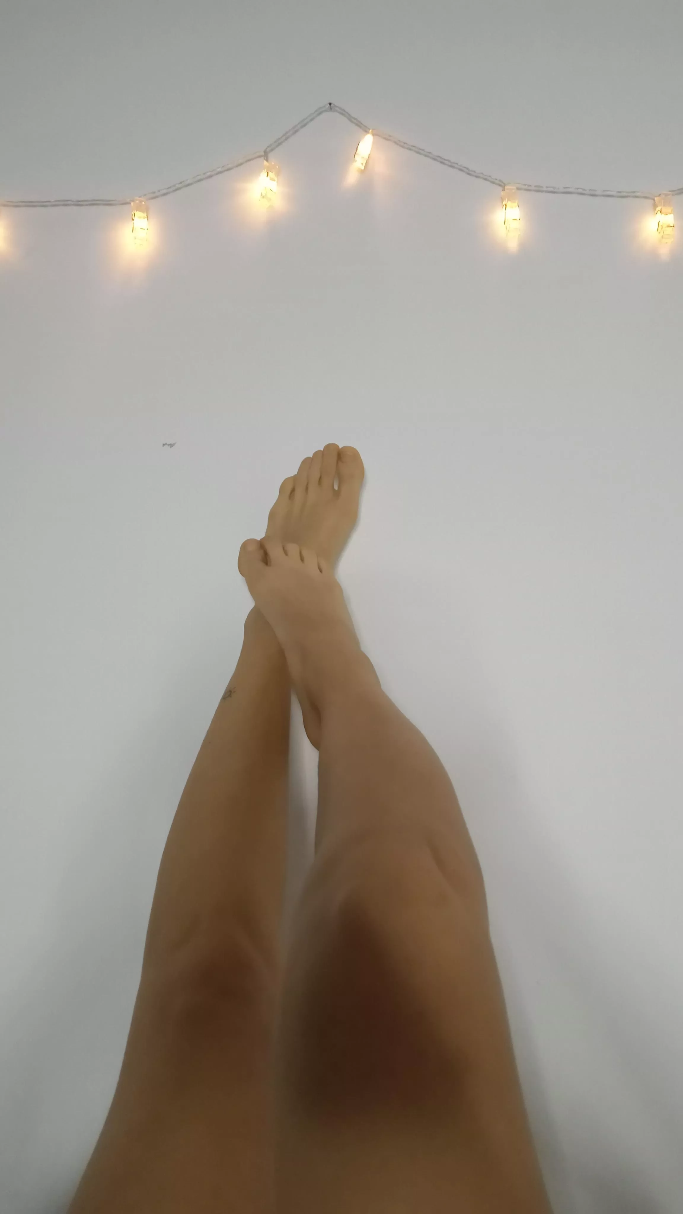 soft cotton feet posted by honey_bitchh