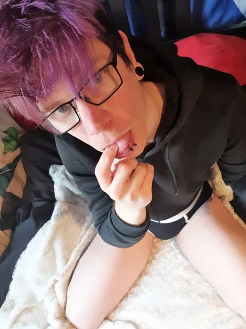 soft femboy vibes (hopefully this doesn't count as nsfw, unsure where the line is) by punk-femboy