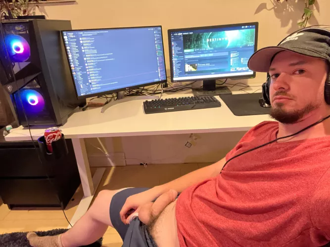 Softie at the desk.. by 2werpp