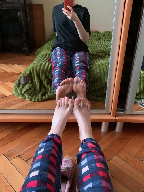 Soles 😋😋😋 by neon_paws