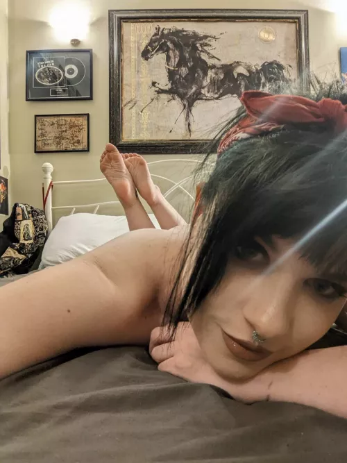 Soles in the pose has got to be the best way to do a foot pic. Would you agree? by goddesseleanor_etk