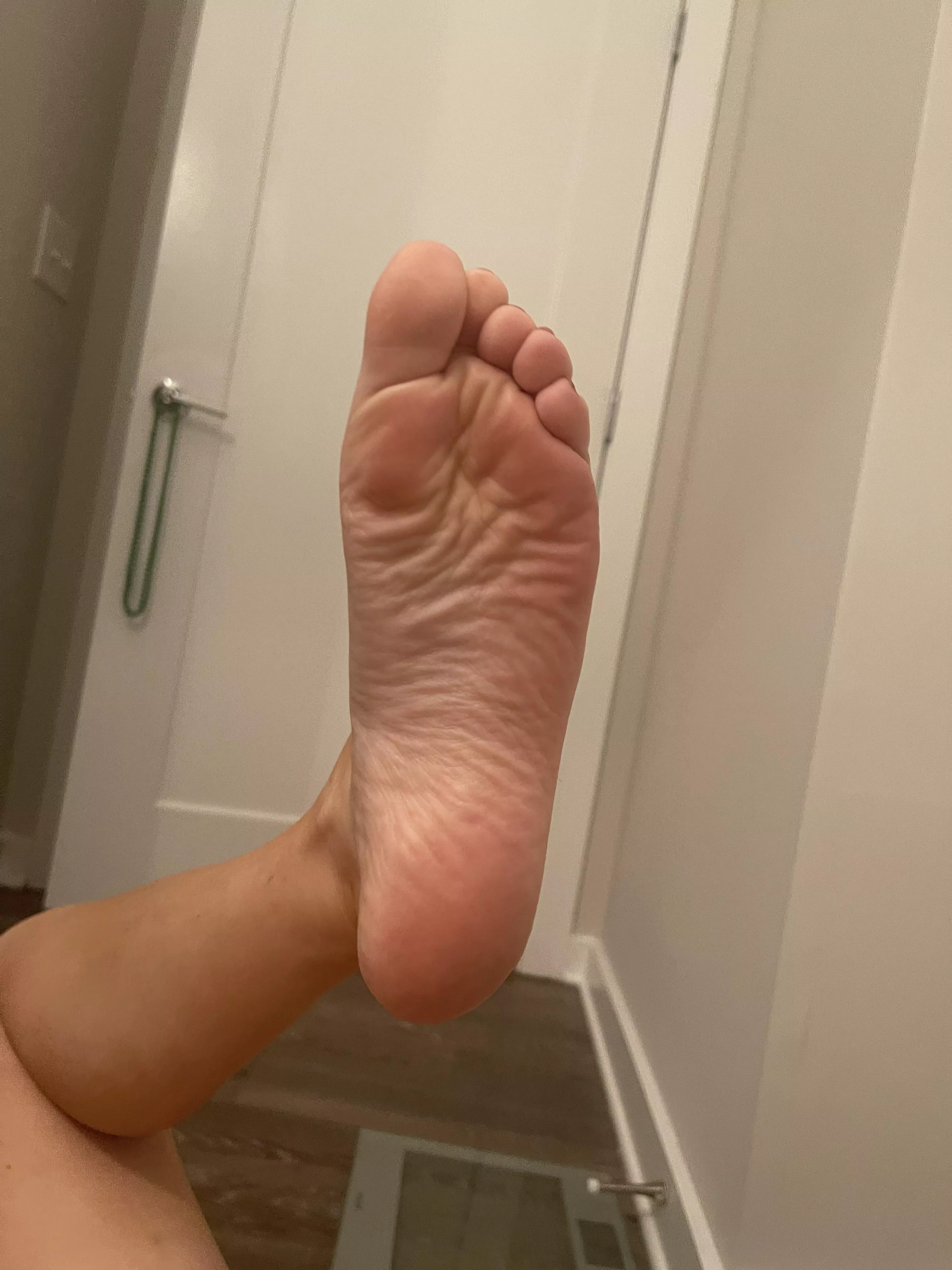 Soley feet posted by Familiar_Guidance_58