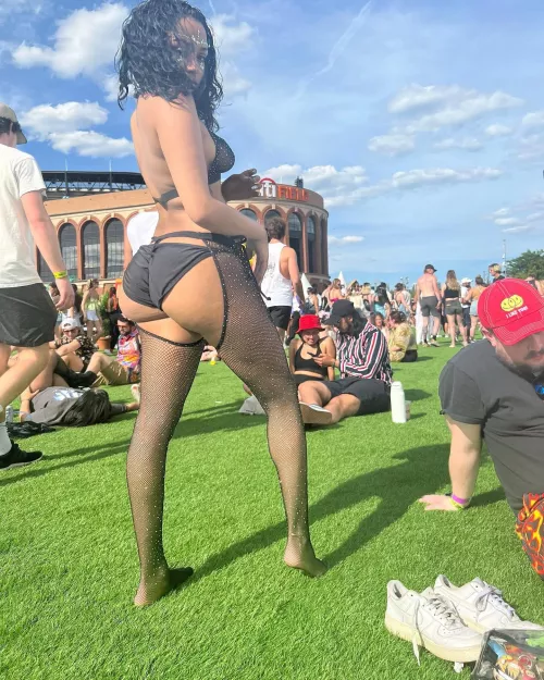 Some cheek action at Governors ball ;) by wellhouseeee