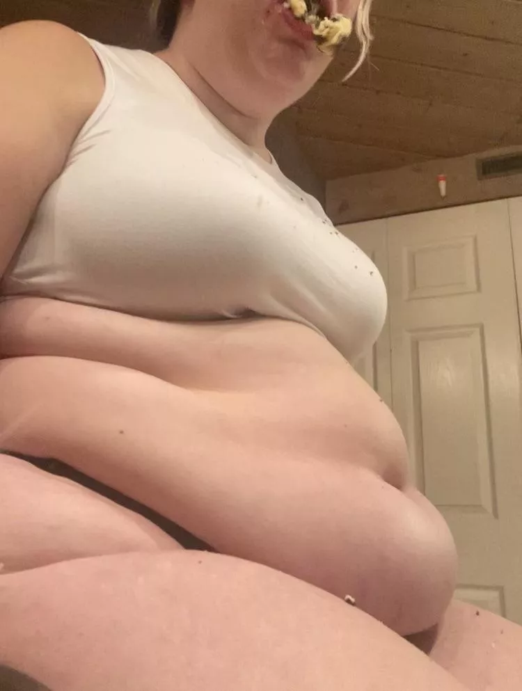 Some girls are well read, mine is well fed. 🍩 posted by myfatblondegf