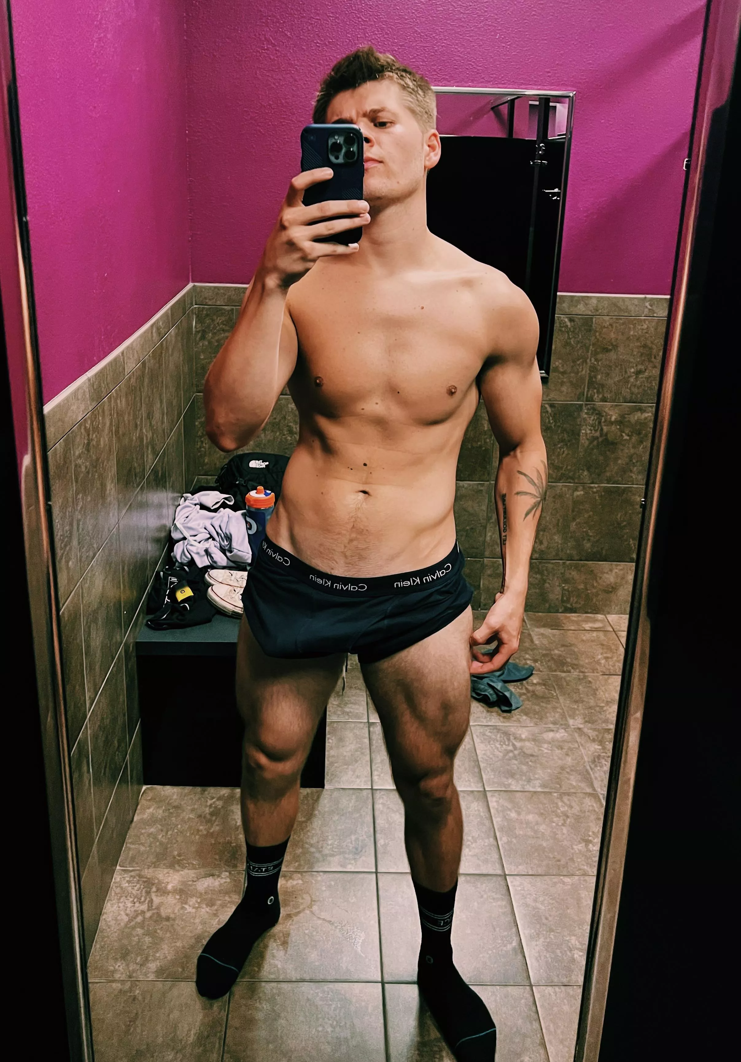 Some gym bulge for you ;) posted by Ariesthearchon