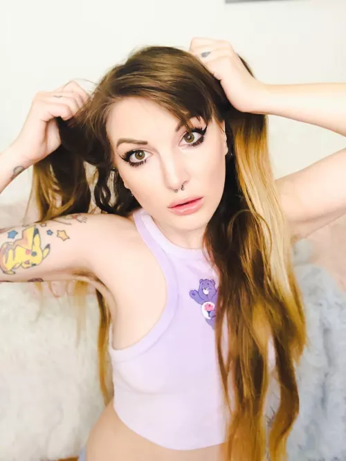 Some hairy armpits by Apprehensive_Let3735