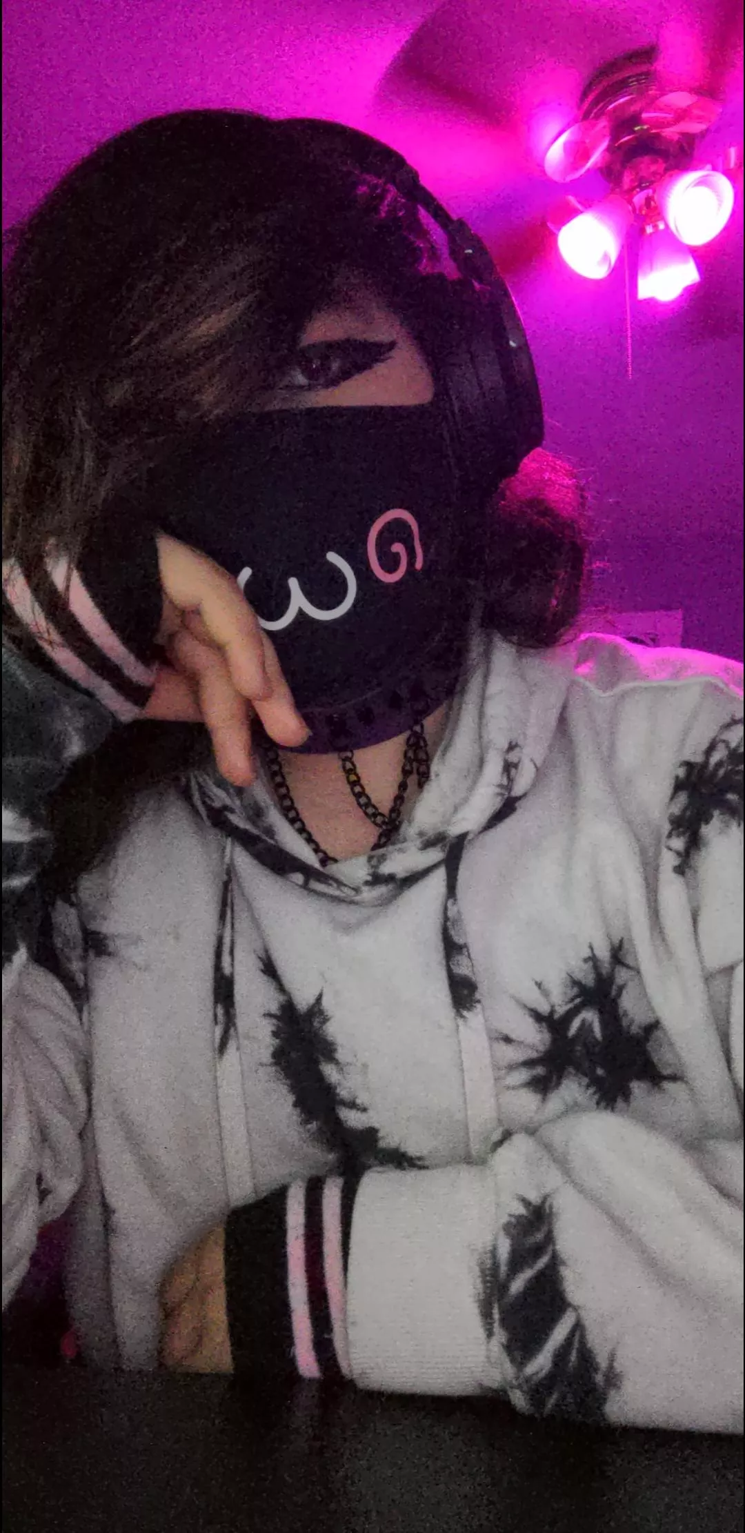 Some late night gayming UwU DMS are open if you wanna play something 🖤🤍🖤 posted by Dema_Velumptas