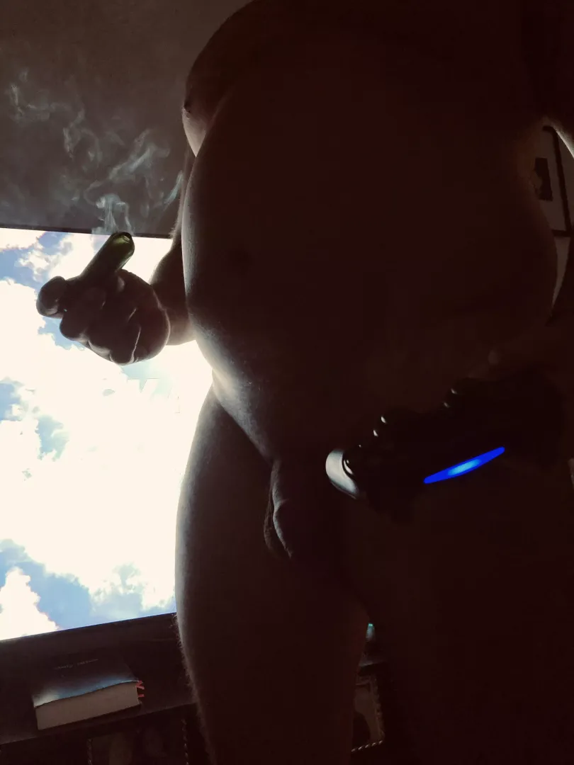 Some late night smoking n gaming posted by Cafe_negro91