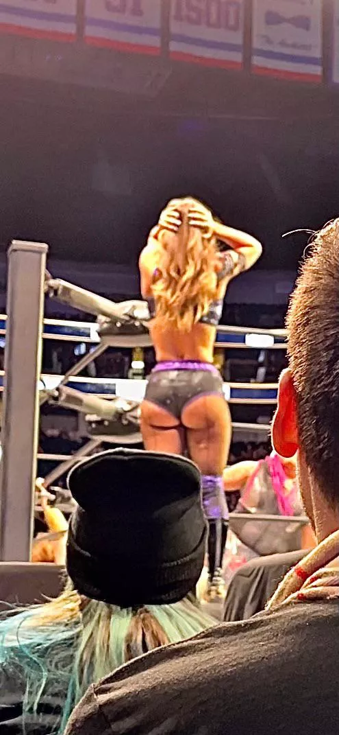 Some more front row Anna lol posted by BartsSlingshot