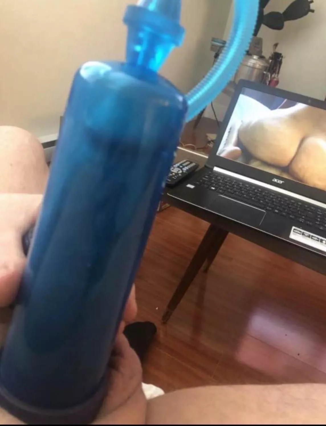 Some pumping and porn posted by MrBull4u