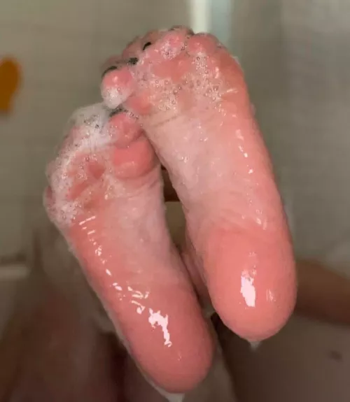 Some wet soapy soles by FestiveKay