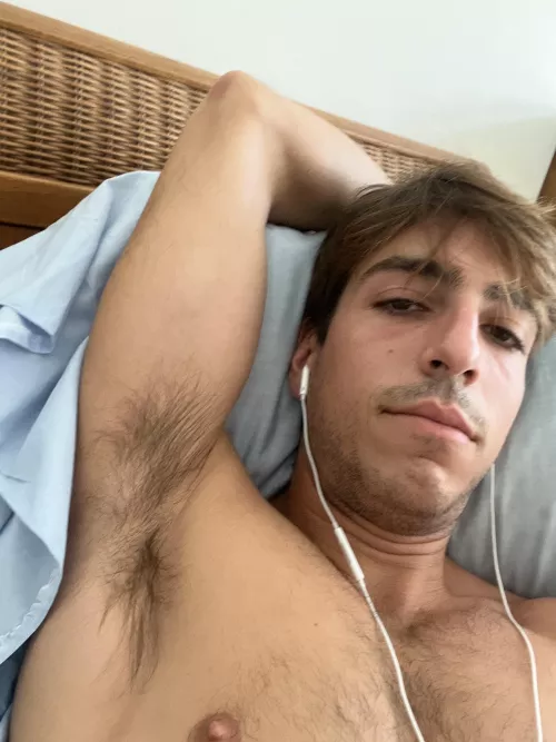 Someone dig their face in my pits by Yogaboy92