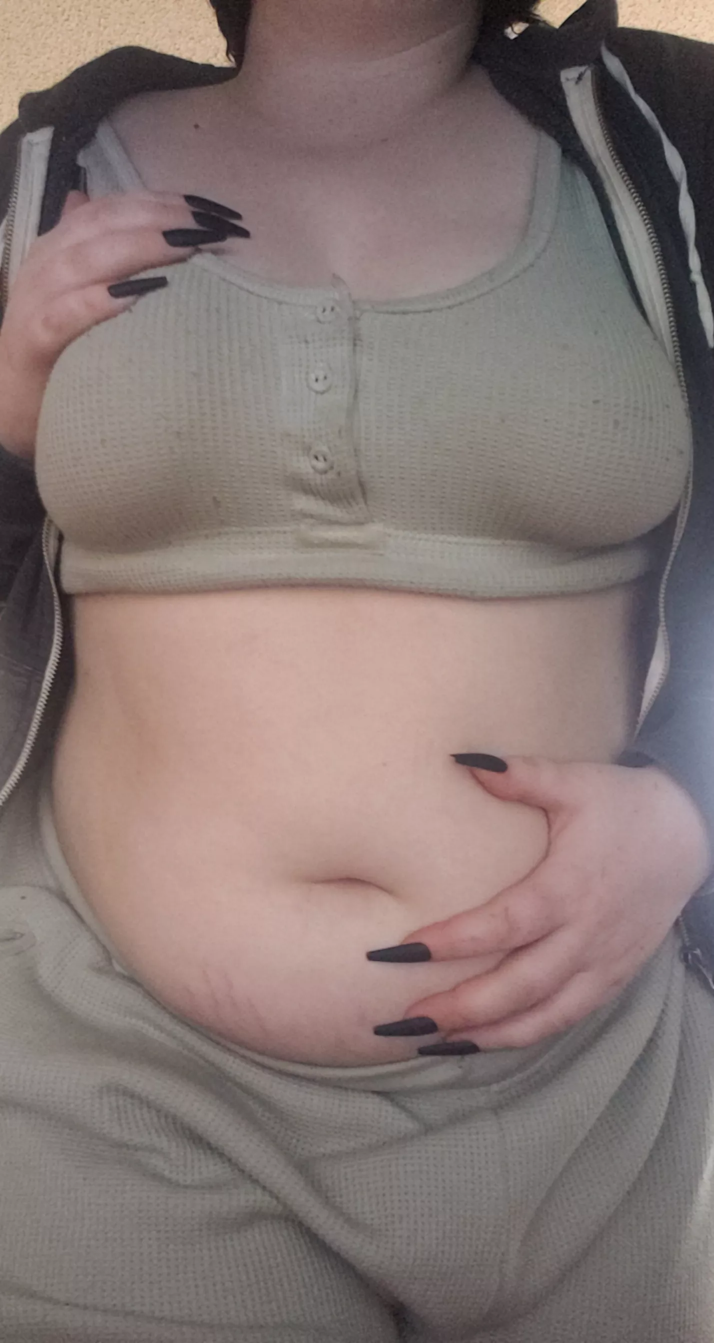 Someone find me a man to worship me k thanks 💚💚💚 posted by babysloaneeverly