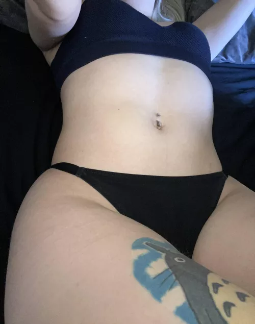 Someone give me tummy kisses by dumbblondebimb0