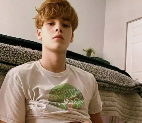 someone knows the name of this cuttie? by Abject_Effort9026