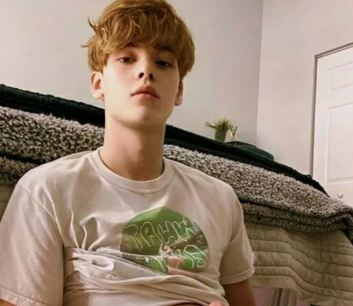 someone knows the name of this cuttie? posted by Abject_Effort9026