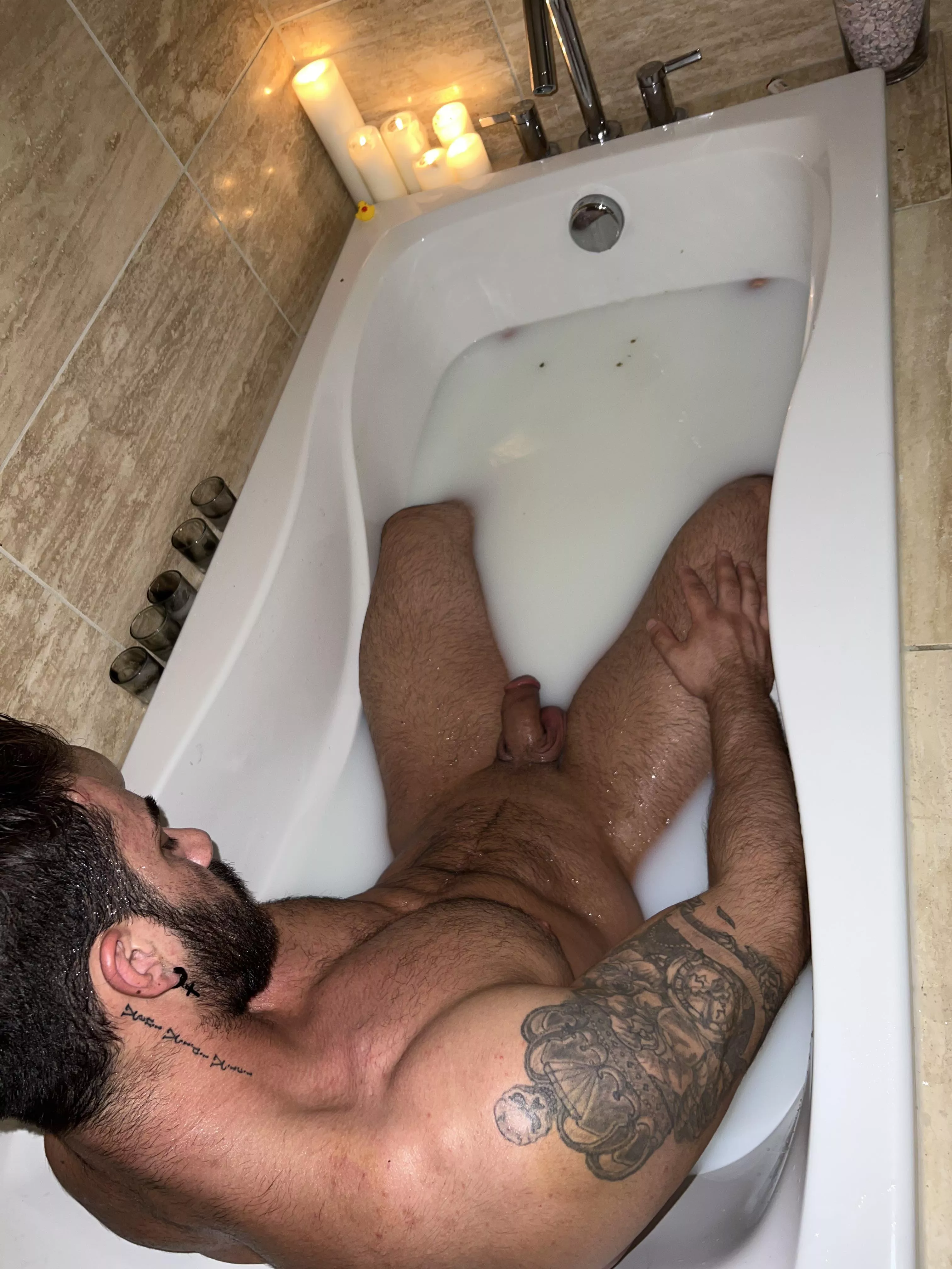 Someone make me hard posted by Skylerfancy