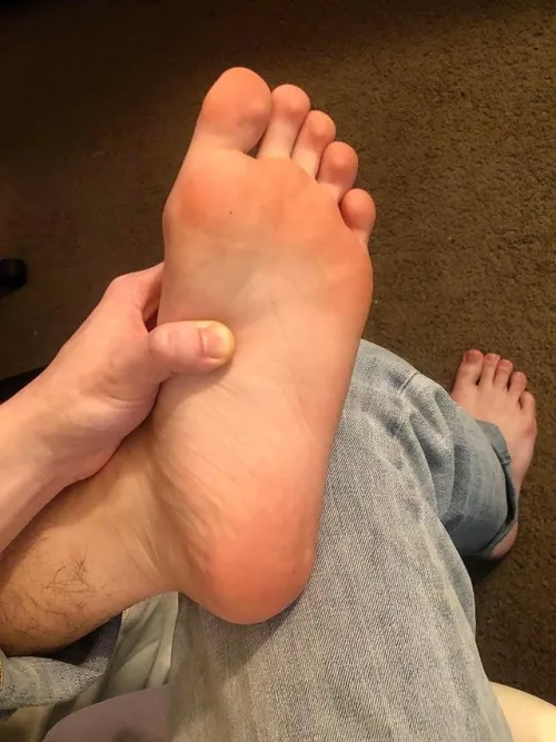 someone please rub my feet, i’ve been working all day by noctisvilliers