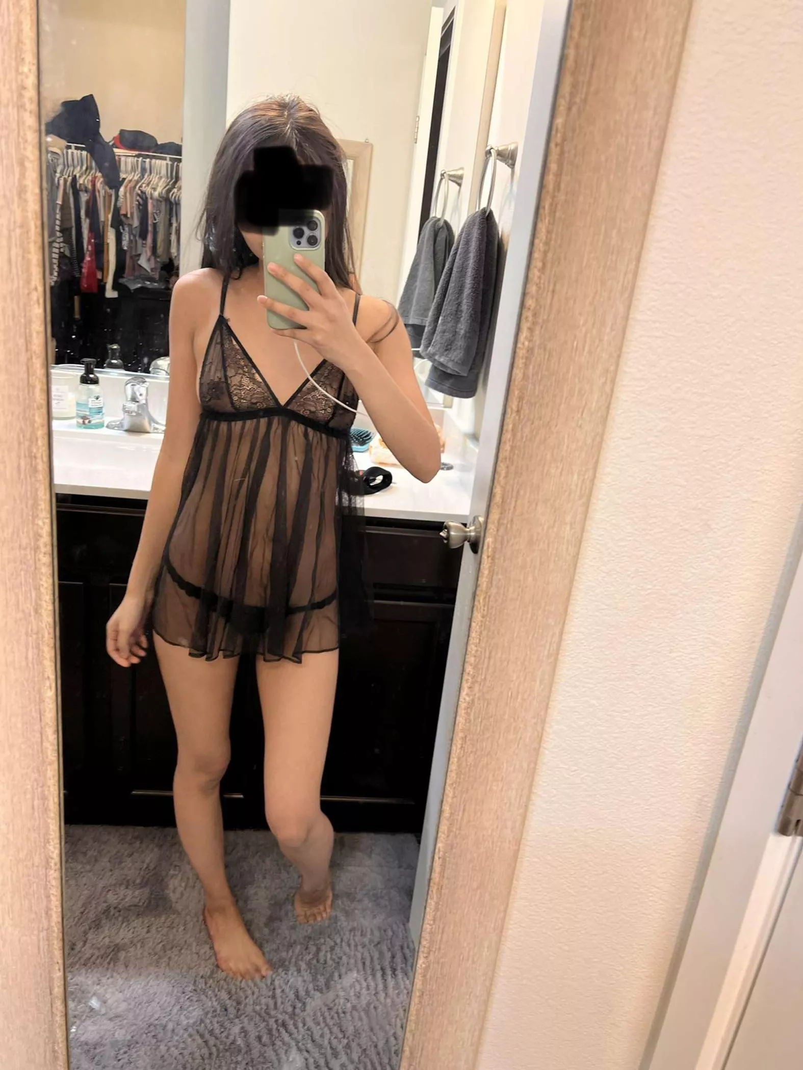 Someone please use all my holes. They’re tight I promise 😘 posted by ilovepizzaandurmom