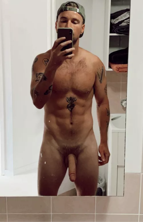 Someone should invent nudist gyms 💪🏼 by daddy-fantasy