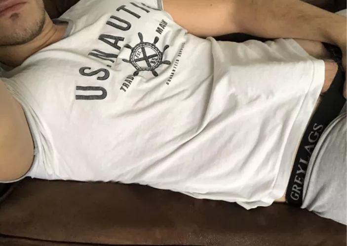 Someone want to lie down with me? by Manudotado