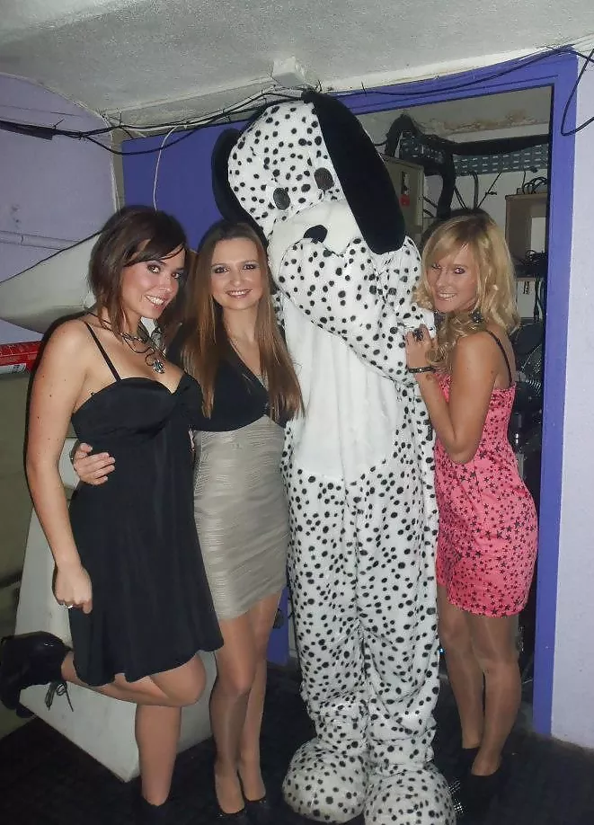 Someone's getting it doggy style posted by Chaturbater1