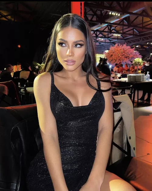 Something interesting caught her attention by FreshCoffee15