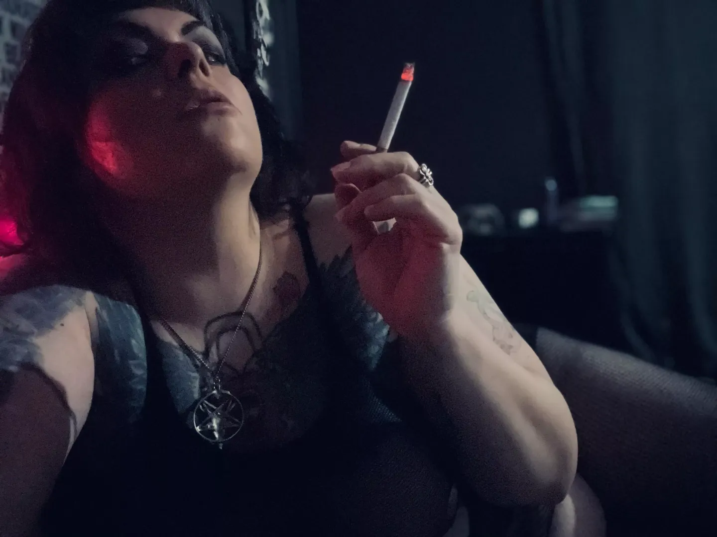 Sometimes I like to feel glamorous💋🖤🚬 posted by Vfevers