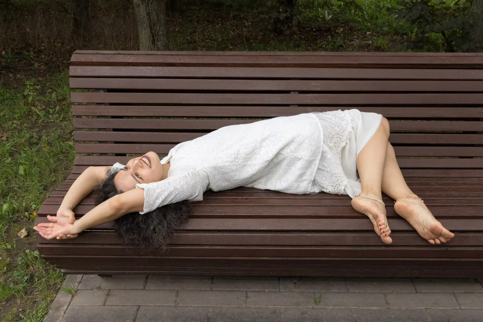 Sometimes in the park you can meet a barefoot girl on a bench posted by sexyfeetexpo