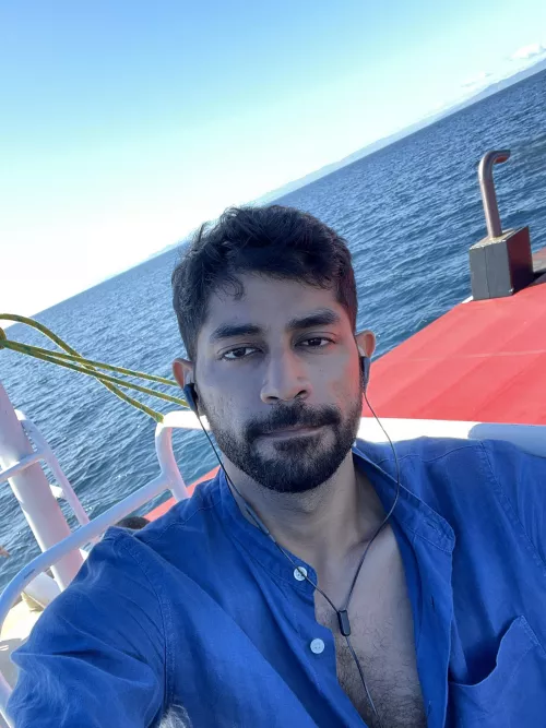 Somewhere in the Pacific ocean.. by oradagan