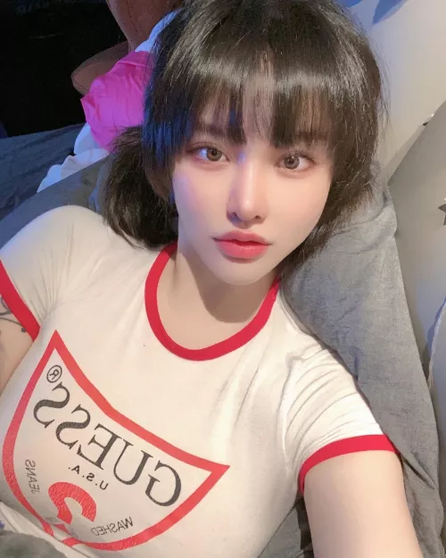 Songyuxin Hitomi by shbmpl