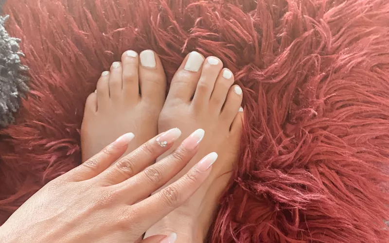 Sooo fresh! Now lick my little feet by Meri_B