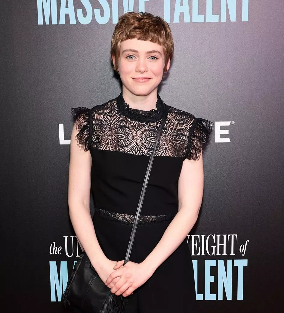 Sophia Lillis posted by GlamMetalLion