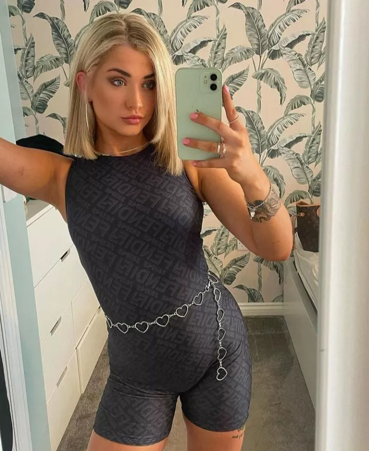 Sophie posted by corruptusextremis