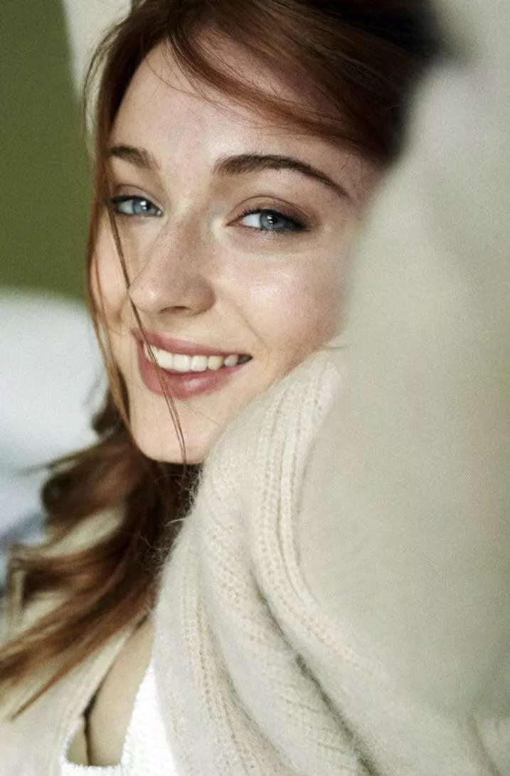 Sophie Turner posted by pretty-ladies