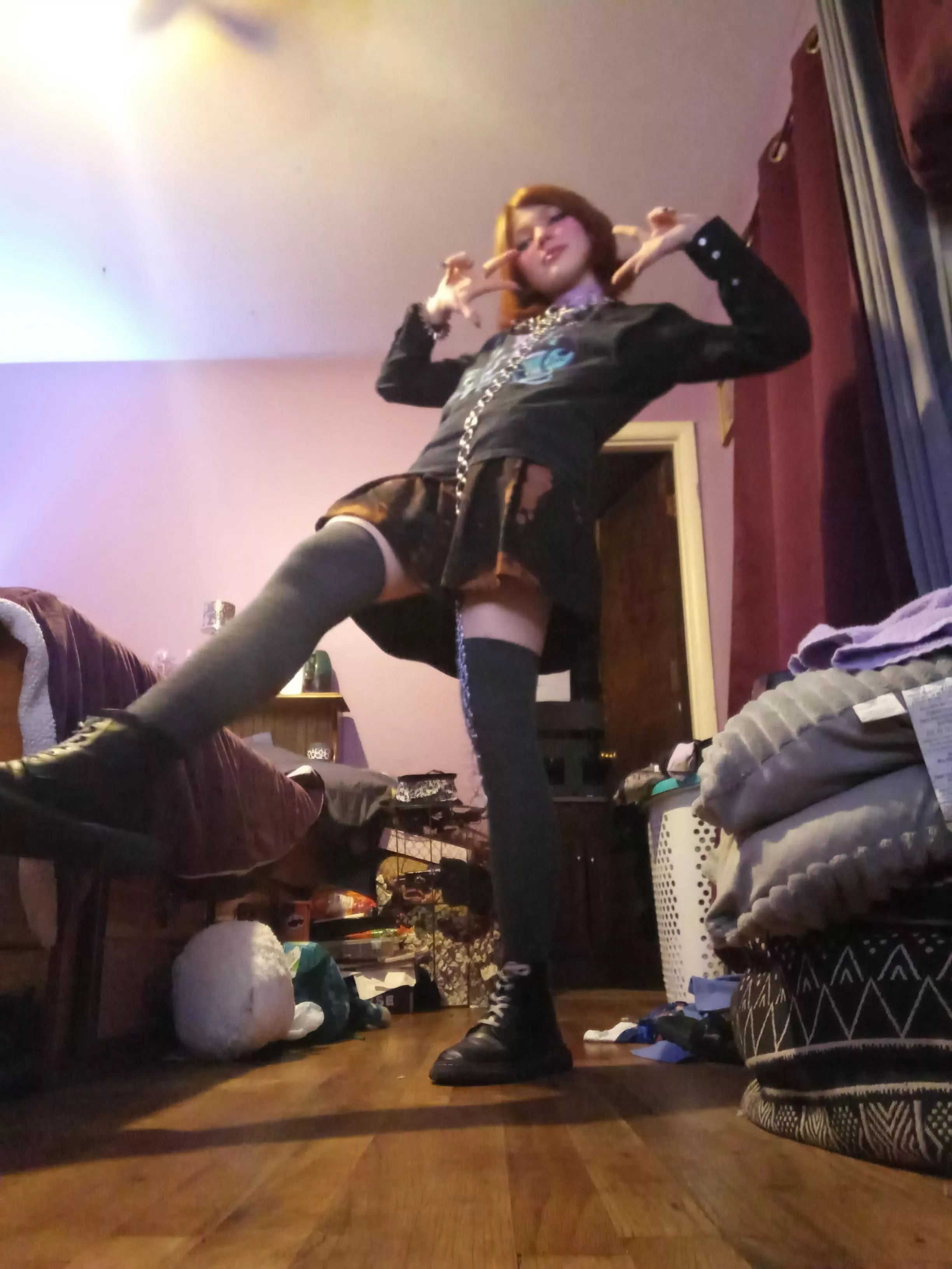 Sorry about the messy room.... I feel comfyy posted by useless_human-1798