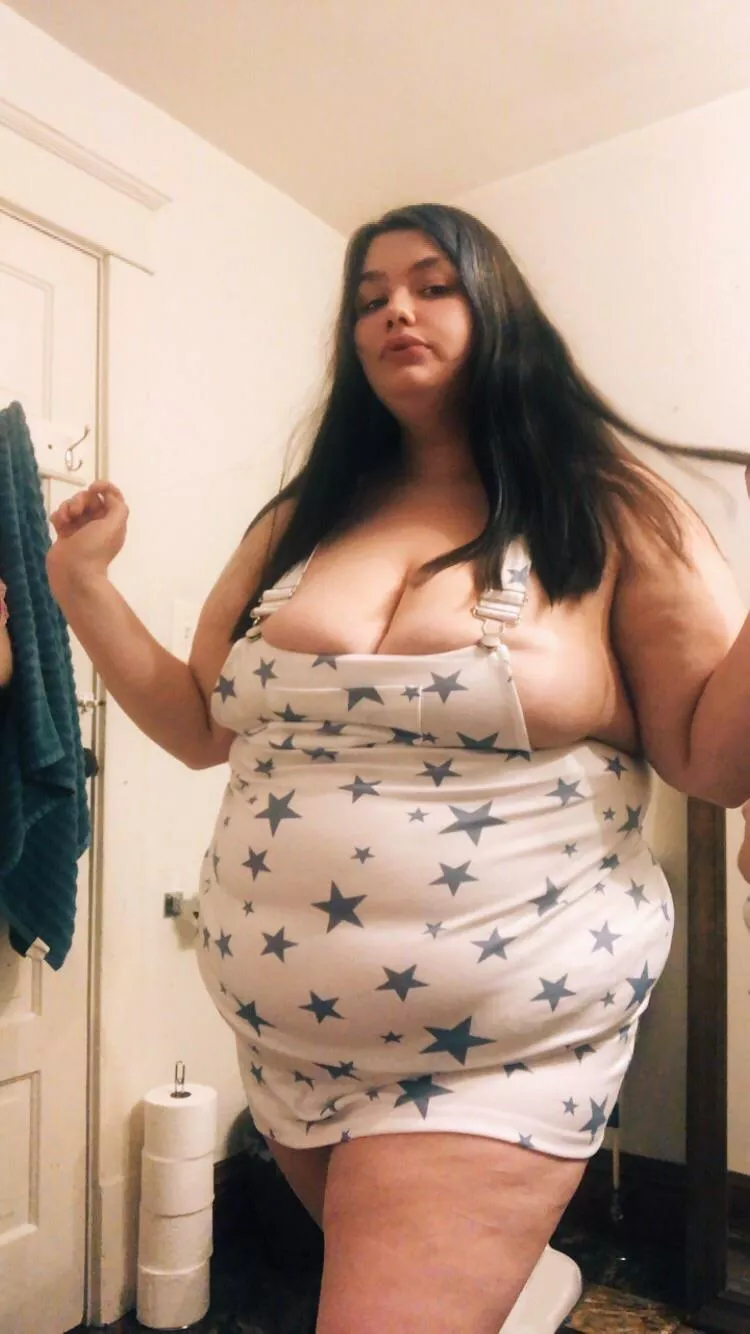 Sorta busting out of this overalls dress, but its definitely cute af 🙈💕 posted by mamapeachxoxo